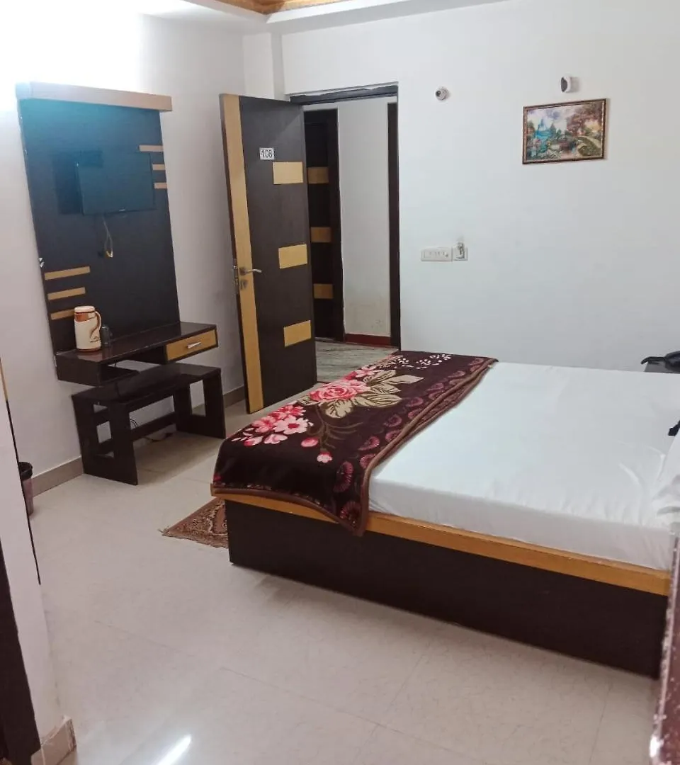 Hotel Ac Family Rooms Nagla Dhimar 3*,